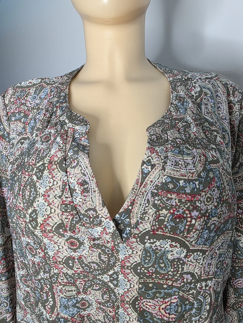 Westport Women's  Floral Knit Top in Light Green with Pink Accents Size US/2X - Picture 4 of 11